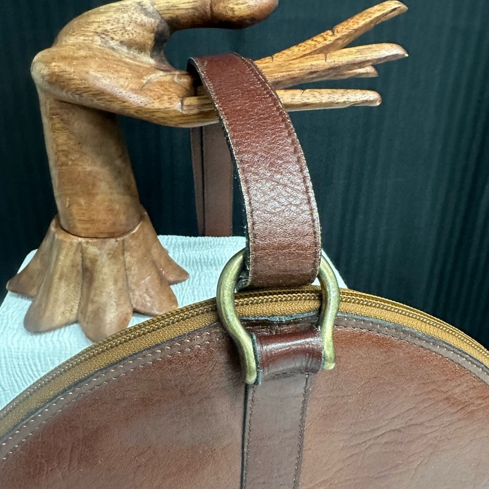 Genesis by Sabina70s/80s Reddish Brown Equestrian Domed Bag With Brass Ring​ - Picture 3 of 16